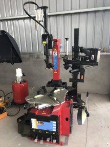 Máy ra vào lốp - thiết bị làm lốp - công ty Tiến Thành 